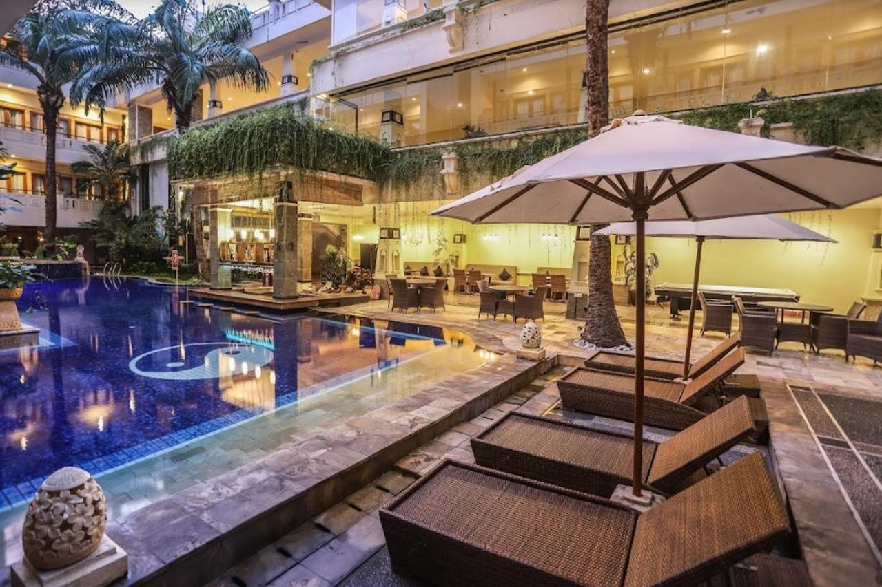 Famous Hotel Kuta Formerly Permata Kuta Hotel Exterior foto